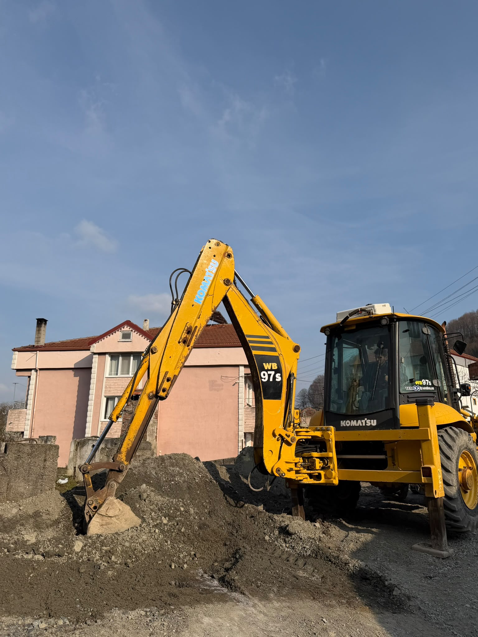 Komatsu WB97S beko loder ile temel kazı çalışması
